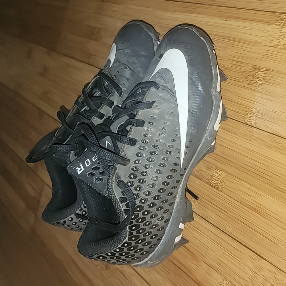 Nike baseball cleats 2.5y